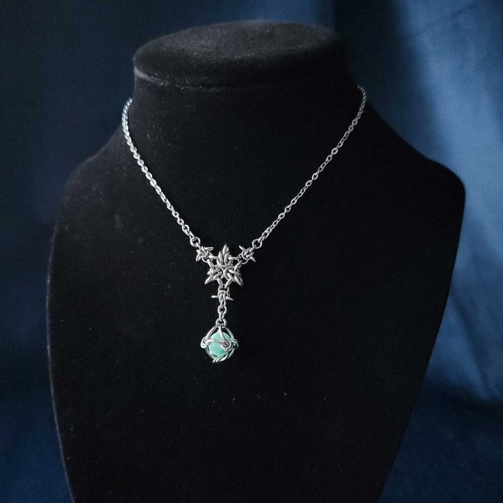 Gothic green and silver thorns necklace with a small silver chain